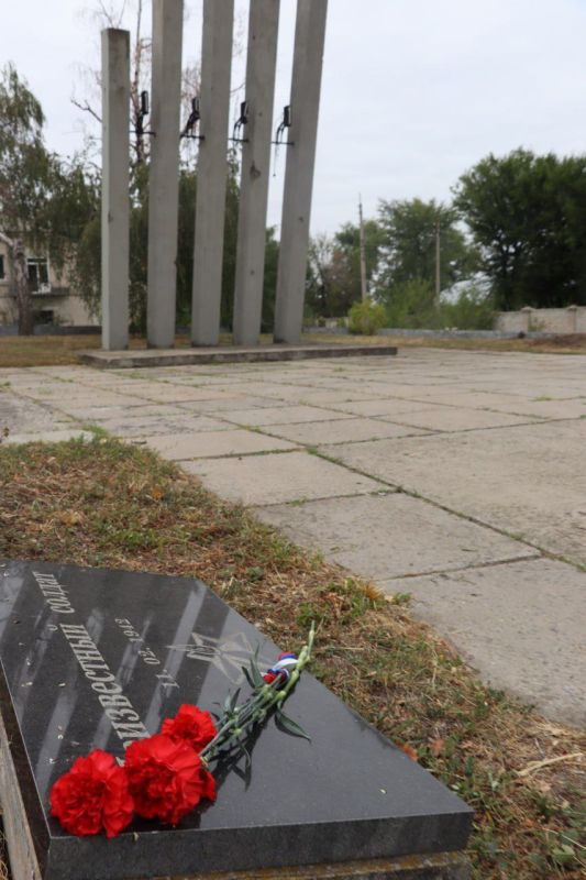 Память нетленна и вечна!. В эти сентябрьские дни есть две памятные даты, которые напрямую связаны с историей нашего края и доблестью наших жителей: 82-я годовщина освобождения Ворошиловградской области от немецко-фашистских...