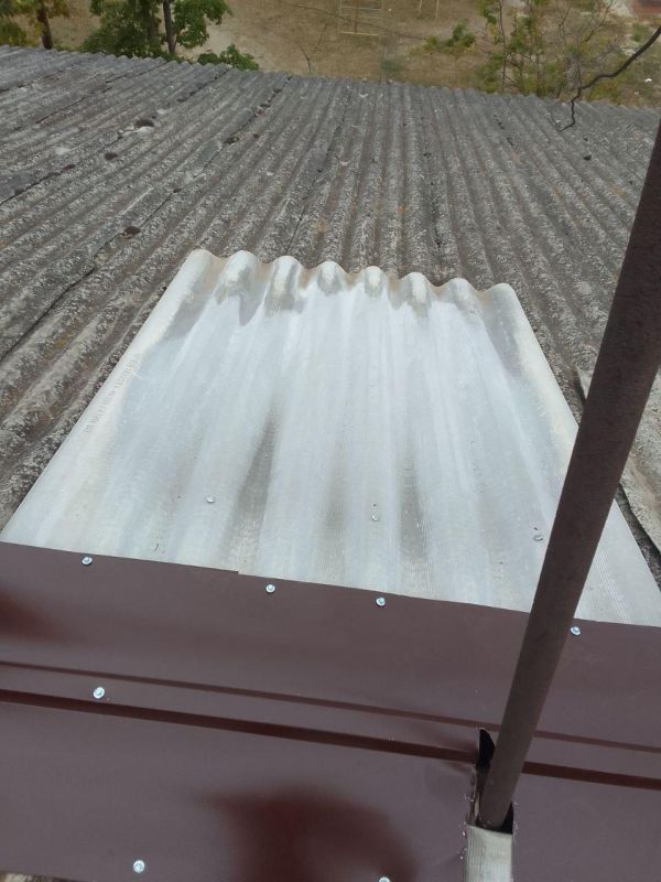 Владимир Чернев: Продолжаются работы по ремонту шиферной кровли в нашем округе!