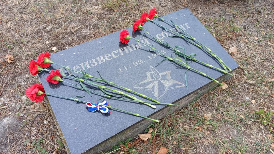 Сегодня, в День Неизвестного Солдата - защитника Луганской Народной Республики, сотрудники и студенты Северодонецкого технологического института и Колледжа СТИ собрались вместе, чтобы возложить цветы и почтить память героев...