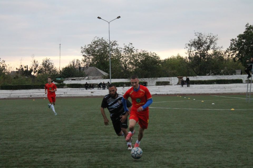 В Перевальске продолжается Вечерняя лига по футболу 2025