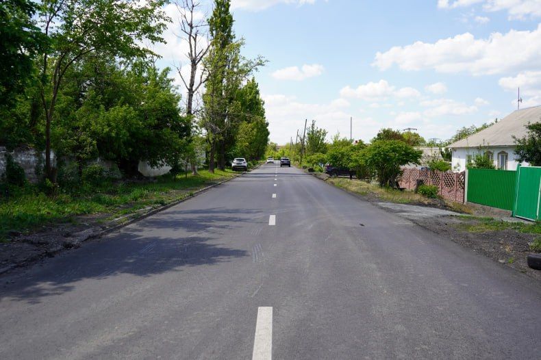 Он добавил, что в настоящее время ведутся дорожные работы в селе Астахово на участке дороги от переулка Торговый по ул. Первомайская, протяженностью более 1 км