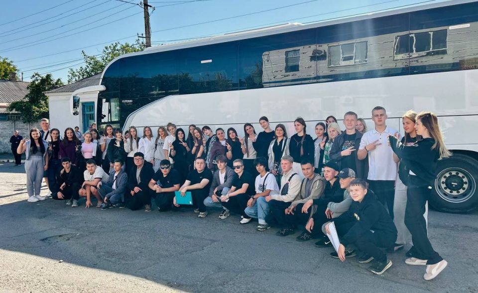 Андрей Рубанцов: . Сегодня 45 ребят с «луганским характером» из города Ровеньки отправились в увлекательное путешествие по Тверской, Калужской областям и городу Москва вместе с проектом Росмолодежи...