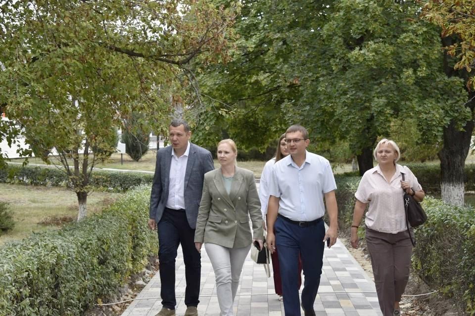 Анна Рослякова оценила ход работ по развитию инфраструктуры в Брянке