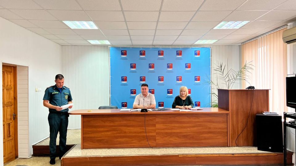 Альберт Зинченко: Сегодня совместно с председателем Совета Станично-Луганского муниципального округа Татьяной Пономаревой провели аппаратное совещание с руководителями структурных подразделений, учреждений и предприятий...