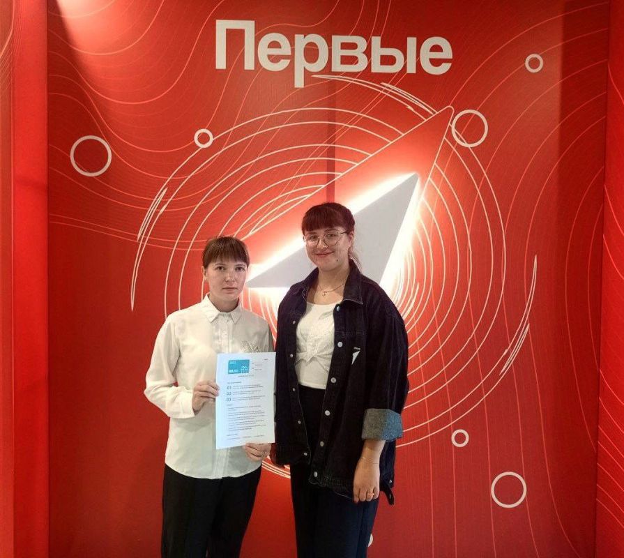 Андрей Рубанцов: Ученица 11 класса Ровеньковской школы № 5 им. "Молодой гвардии" стала призером Всероссийского конкурса "Палитра Первых"!