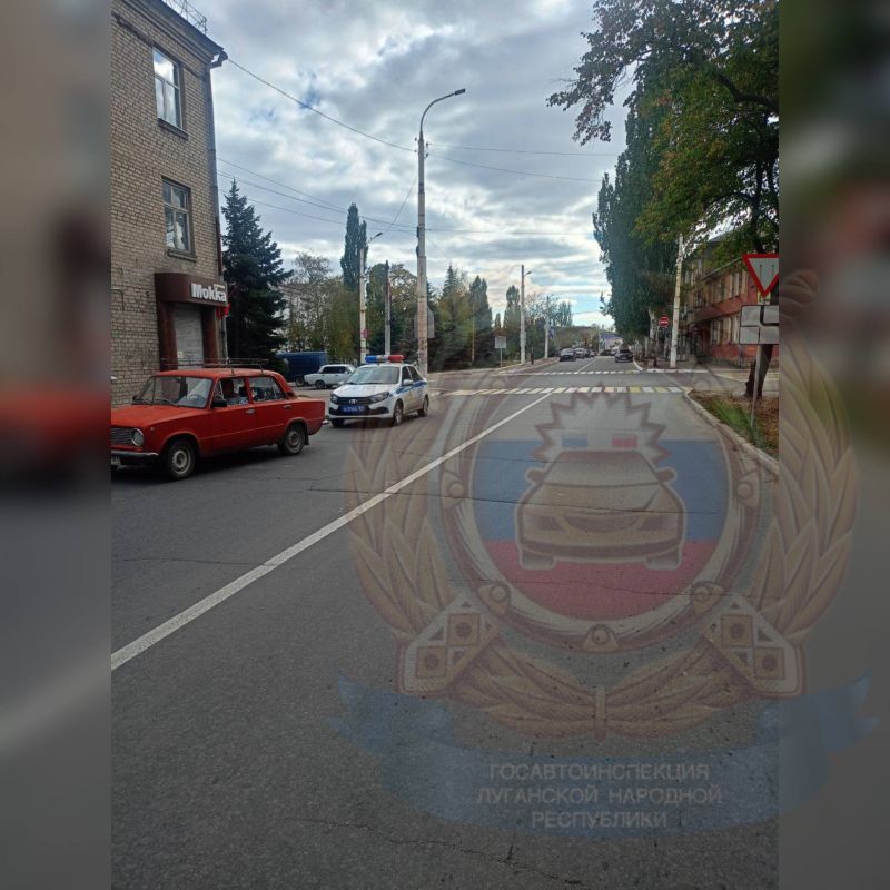 В Стаханове сотрудники полиции проводят проверку по факту ДТП, в котором пострадали два пешехода, среди которых 3-летний ребенок