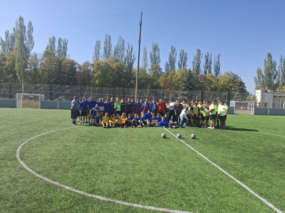 7 сентября на физкультурно-оздоровительном комплексе открытого типа стадиона «Победа» г. Стаханова стартовал открытый осенний турнир по футболу (7+1) среди любительских команд