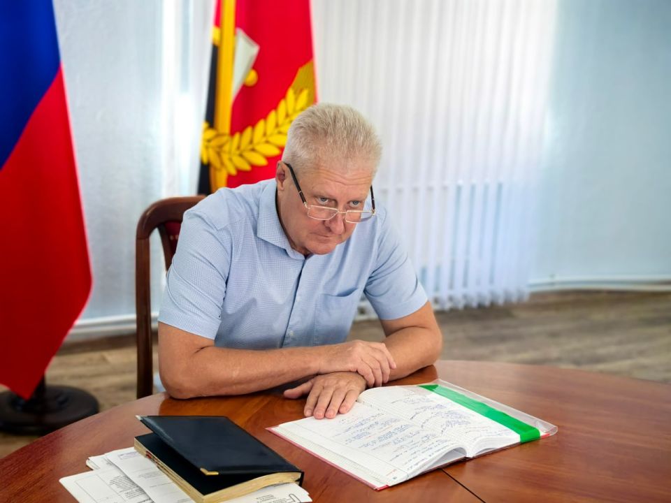 Сергей Козенко: Сегодня провел расширенное аппаратное совещание с руководителями структурных подразделений Администрации округа, начальниками управления и отделов, отвечающих за жизнеобеспечение населенных пунктов