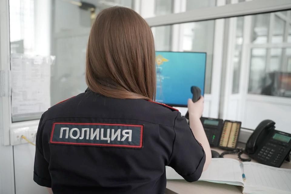 В Стаханове у мужчины посреди города отобрали телефон и деньги