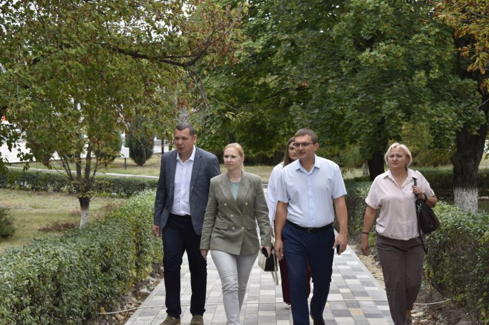 Анна Рослякова оценила ход работ по развитию инфраструктуры в Брянке