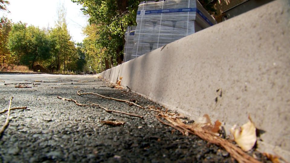 В Молодогвардейске тюменские строители завершают капитальный ремонт дороги на улице Ленина - от ДК «Юность» до улицы Молодёжной