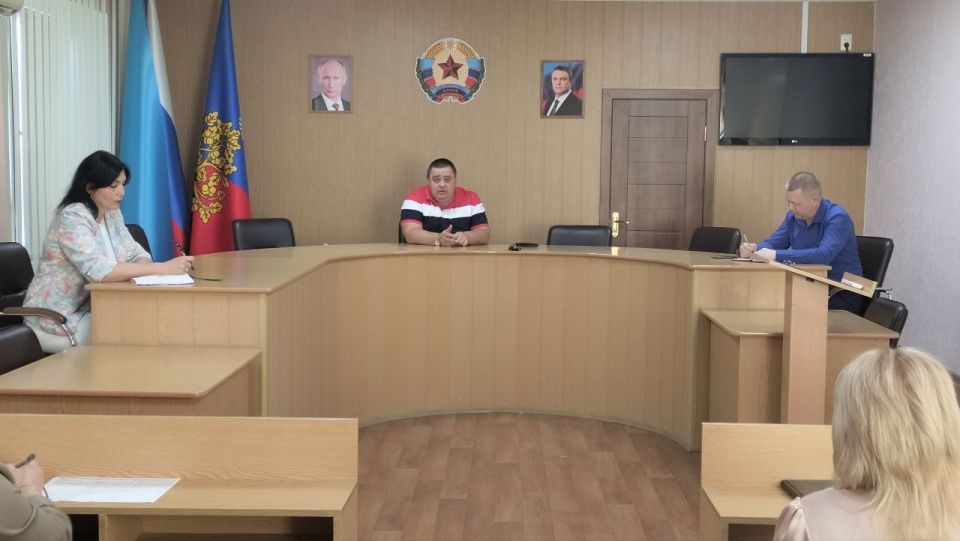 Андрей Рубанцов: Рабочую неделю начал с планового совещания с руководителями отделов и управлений администрации и структурных подразделений