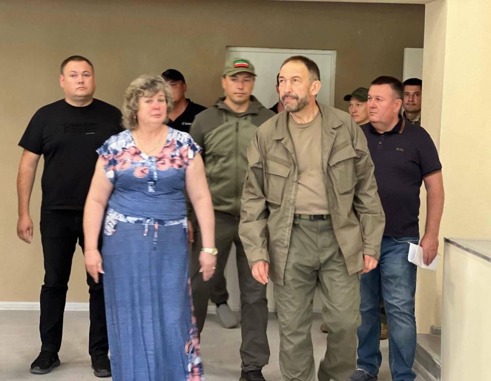 Делегация Татарстана посетила обновленную школу в Рубежном