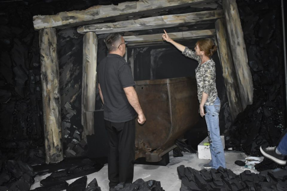 Виталий Михайлов: Посетил Перевальский исторический музей, где сейчас создается экспозиция «Шахта»