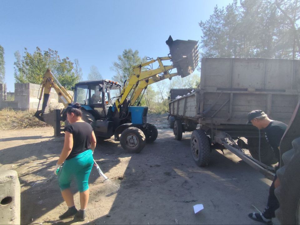 Глава Старобельского муниципального округа Владимир Чернев уделяет особое внимание вопросам благоустройства и коммунального хозяйства, обеспечивая личный контроль за ходом текущих работ