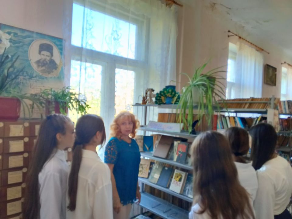 09.09.2025 в библиотеке клуба города Вахрушево-2 состоялась книжная выставка, посвящённая 155-летию со дня рождения выдающегося русского писателя Александра Ивановича Куприна (1870–1938)