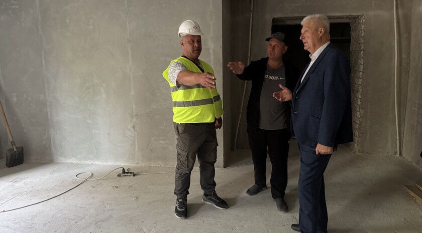 Тюменские строители завершили треть работ по капремонту ЗАГСа в Краснодоне