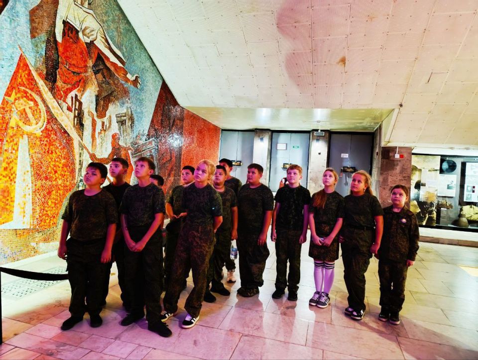 Обучающиеся 5 кадетского класса Брянковской гимназии прикоснулись к святыне Донбасской земли, посетив музей боевой славы на реке Миус (Вахрушево)