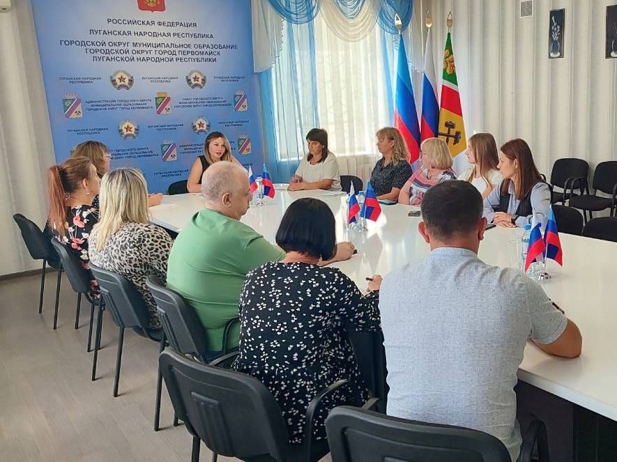 При поддержке Администрации городского округа специалисты Межрайонной ИФНС России № 7 по ЛНР провели встречу с жителями — рассказали, как пользоваться «Личным кабинетом налогоплательщика для физических лиц» и зачем он нужен