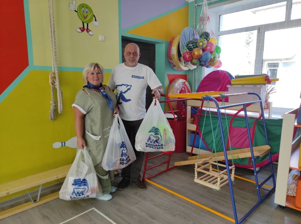 При поддержке депутатов Совета городского округа город Северодонецк от партии "ЕДИНАЯ РОССИЯ" в одном из детских садов введены занятия по мини-футболу и восстановлена детская песочница