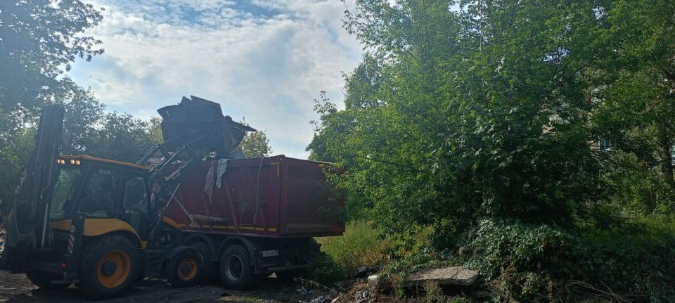 В Молодогвардейске проводят работы по благоустройству