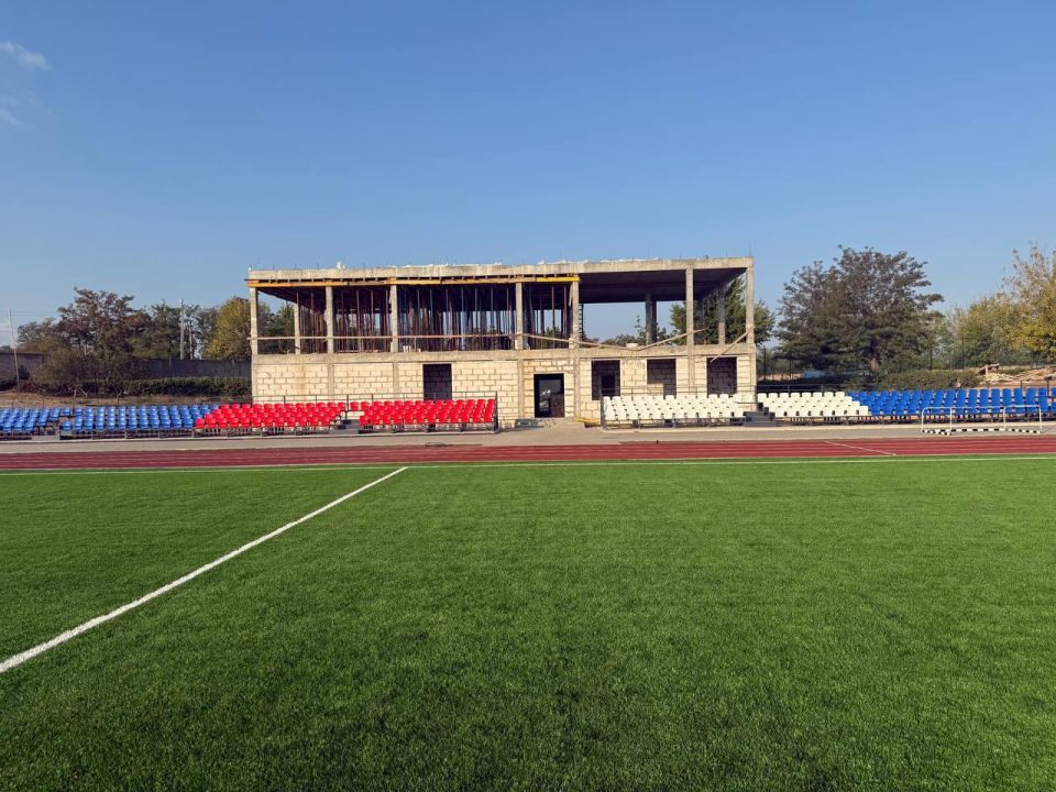 В городе Брянке Луганской Народной Республики специалисты публично-правовой компании «Единый заказчик в сфере строительства» и подрядной организации завершили монолитные работы в строящемся здании будущего...