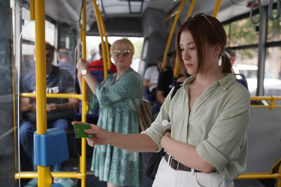 Свыше 70% пассажиров ЛНР оплачивают проезд безналичным способом