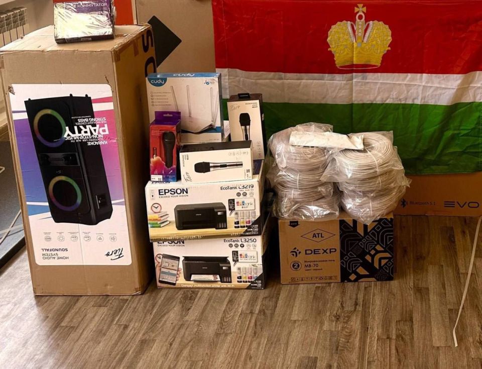 Андрей Губарев: Калужские общественники передали электронику в Золотовскую школу № 16