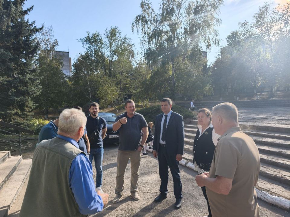 Олег Коваль: Сегодня,как региональный координатор партпроекта ВПП "Единая Россия" "Новая школа", я провел инспекцию нескольких важных образовательных объектов в рамках подготовки к новому учебному году и отопительному сезону