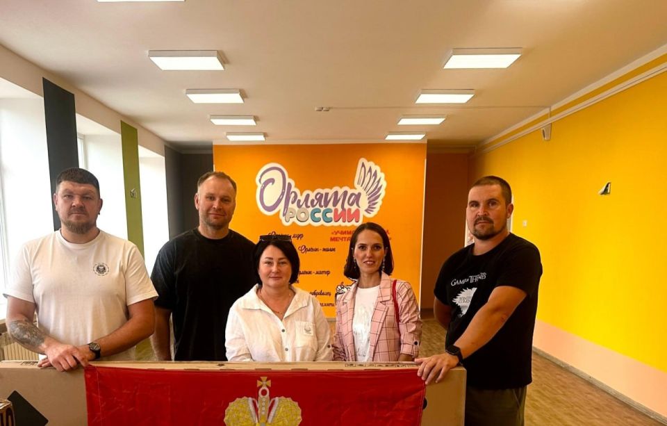 Калужские общественники передали электронику в Золотовскую школу