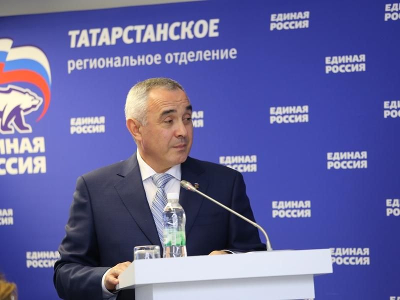 В Татарстане состоялось заседание Президиума Регионального политсовета, в ходе которого обсудили вопросы организации гуманитарной помощи жителям подшефных Татарстану городов Лисичанск и Рубежное