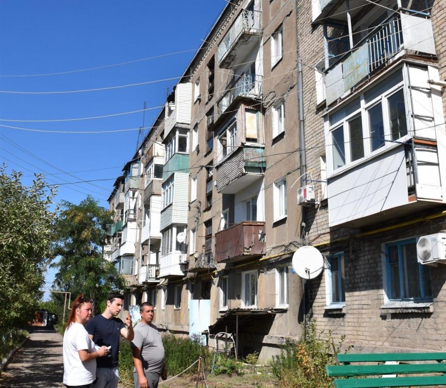 Калужане ремонтируют дом в городе Золотое (п. Михайловка)