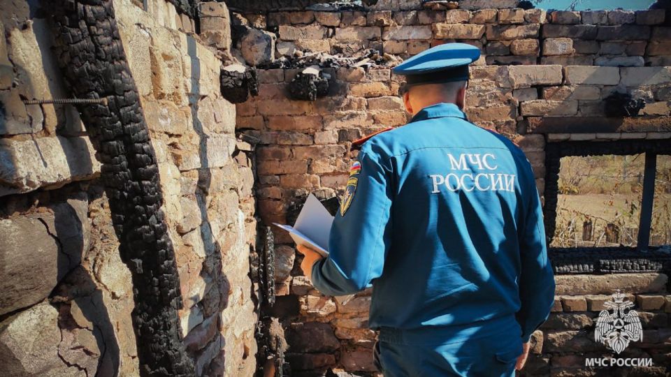 В Кировском городском округе спасатели МЧС России отстояли от огня жилой дом