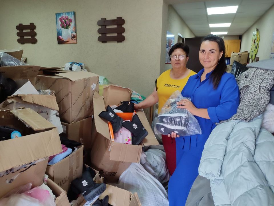 «Эстафета добрых дел». Координатор «Женского движения», ПО №5 Руслана Боярская совместно с единороссами в очередной раз оказали неоценимую помощь нашему «Семейному центру»