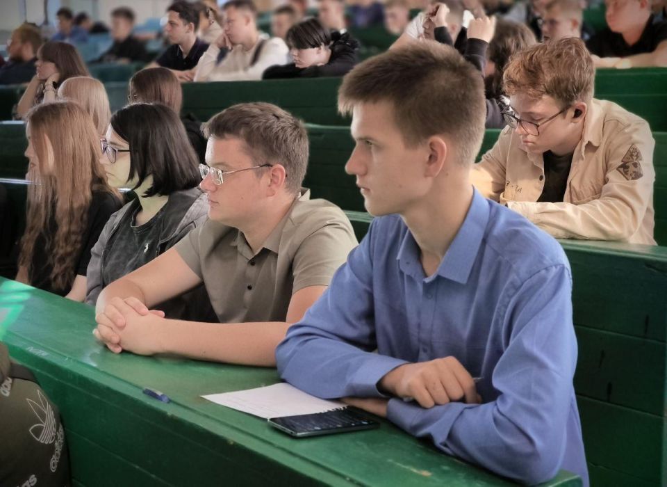 В Стахановском инженерно-педагогическом институте «ЛГУ им. В.Даля» состоялась премьера фильма «Эпоха России»