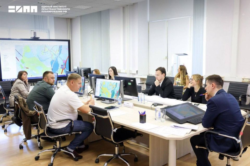 Единый институт пространственного планирования РФ предложил создать в Старобельском округе глэмпинг, базу отдыха с благоустроенной набережной, производственный комплекс по переработке сельхозпродукции, тепличный комплекс...