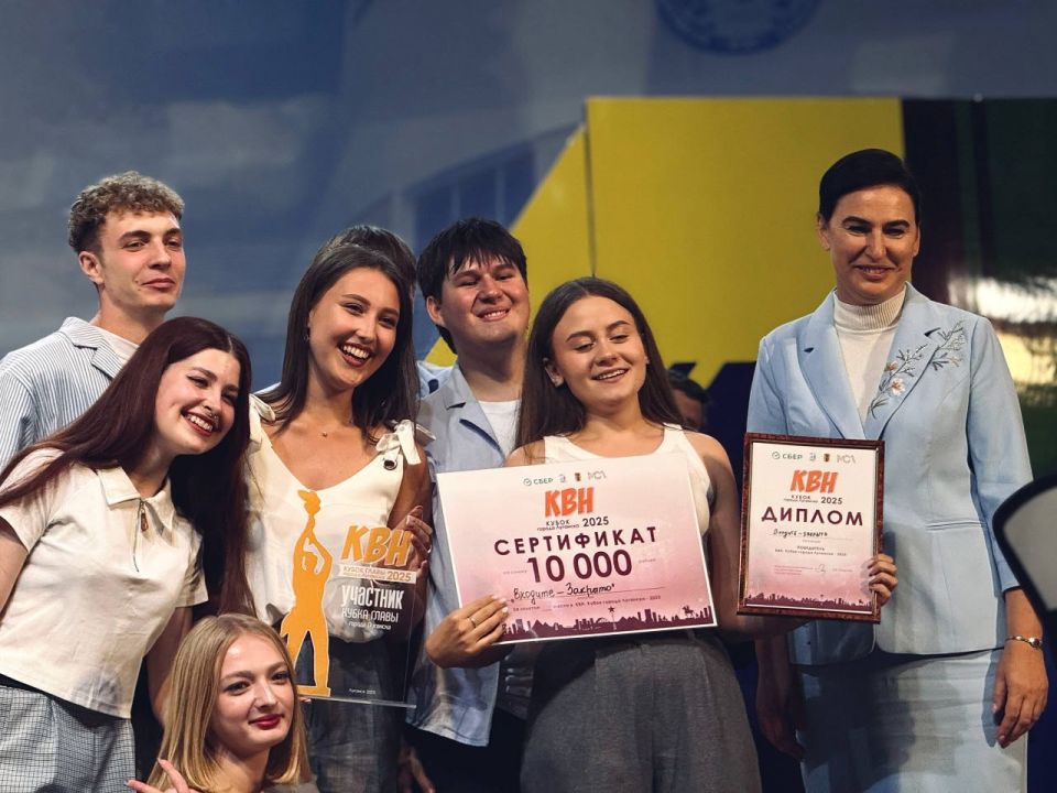 Команда "Входите-закрыто" стала обладателем "Кубка Луганска" В рамках форума «Молодёжь. Труд. Доблесть» в Луганском государственном педагогическом университете прошла игра КВН!