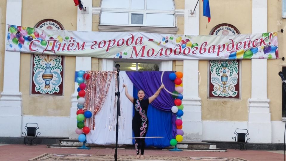 В Молодогвардейске состоялась концертная программа «С днем рождения, городок!»