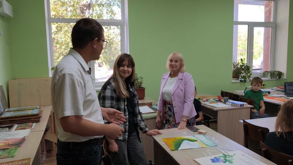 В городе Брянка состоялось долгожданное событие – после капитального ремонта внутренних помещений открылась обновленная детская школа искусств