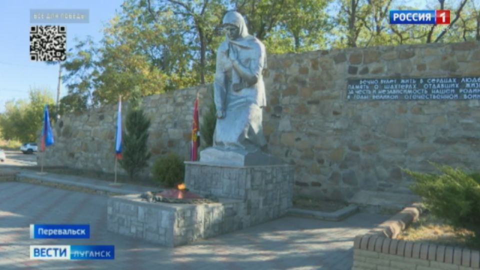 В Перевальске почтили память жертв обстрела колледжа