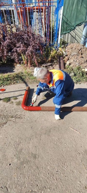 Ульяновские коммунальщики оказали помощь в ремонте водопроводной и тепловой сетей в Лутугинском Доме культуры