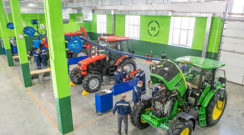 Аграрии ЛНР за три года получили почти 400 единиц новой техники в рамках федпрограммы