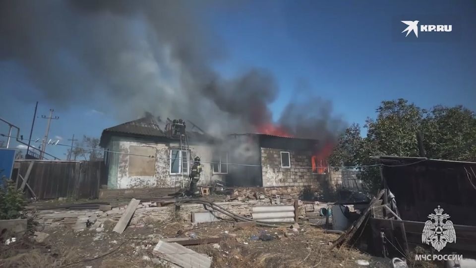 В Красном Луче сгорел дом. В Красном Луче на улице Первомайской произошёл пожар