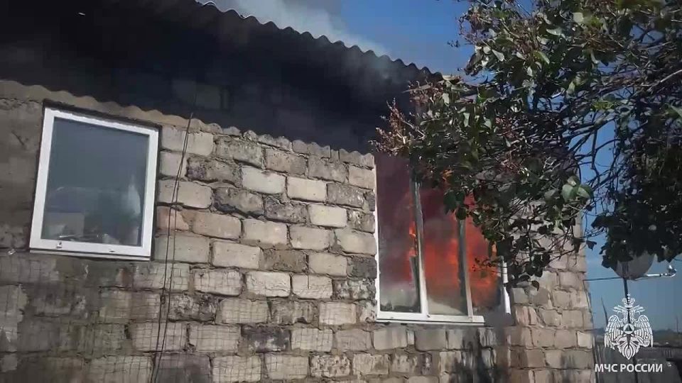 В Красном Луче сгорел жилой дом