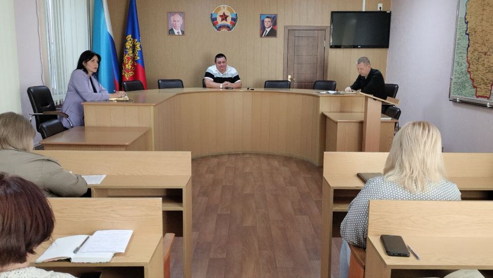 Сегодня Глава городского округа город Ровеньки Андрей Рубанцов провел плановое рабочее совещание с руководителями управлений администрации и структурных подразделений