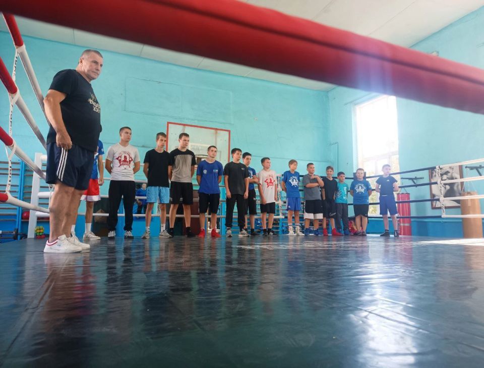 Андрей Рубанцов: В Спортивной школе города Ровеньки прошло спортивное мероприятие «День открытых дверей», целью которого было познакомить подрастающее поколение с видами спорта и историей и традициями спортивной школы