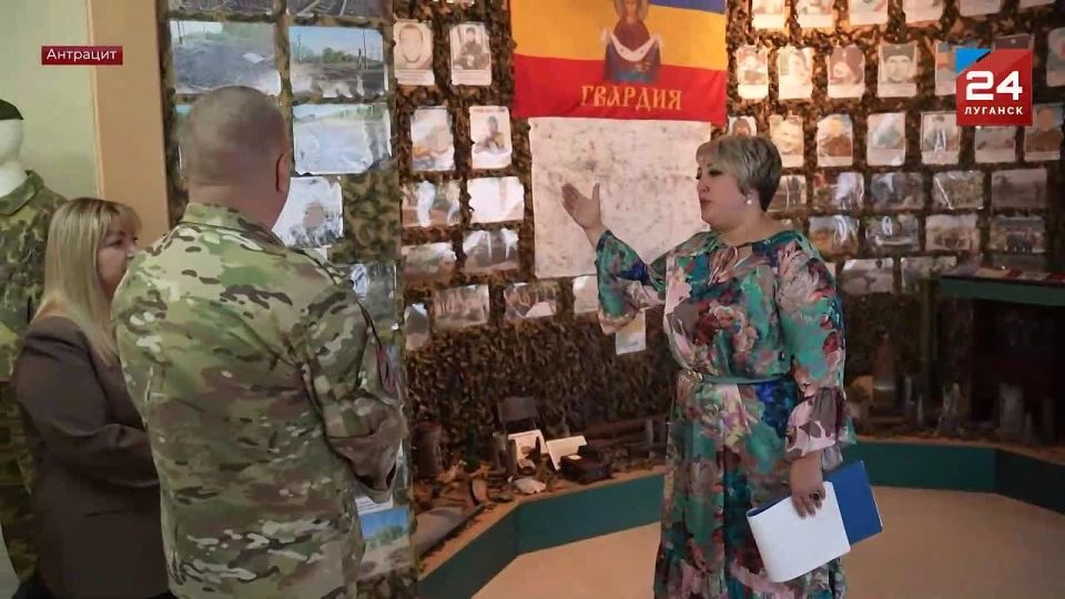 Обновлённую экспозицию «ЛНР: факты, события» и выставку «Антрацитовцы – участники СВО» открыли в историческом музее