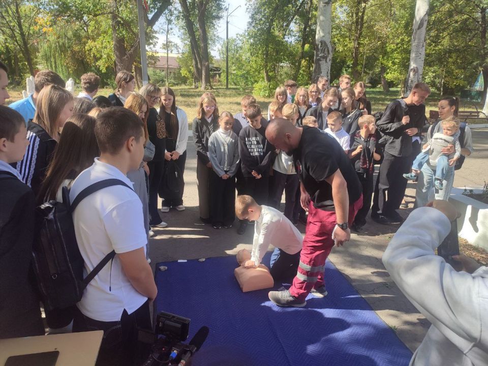 Андрей Рубанцов: ЭТИ НАВЫКИ СПАСАЮТ ЖИЗНЬ!. В РОВЕНЬКАХ СОСТОЯЛСЯ МАСТЕР-КЛАСС ПО ОКАЗАНИЮ ПЕРВОЙ ПОМОЩИ В рамках празднования Всемирного дня оказания первой помощи, который отмечается 13 сентября, при содействии...