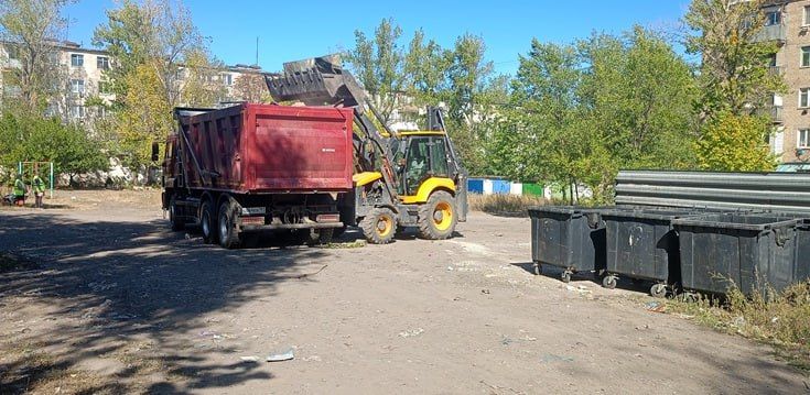 Работы по благоустройству в городе Молодогвардейске продолжаются