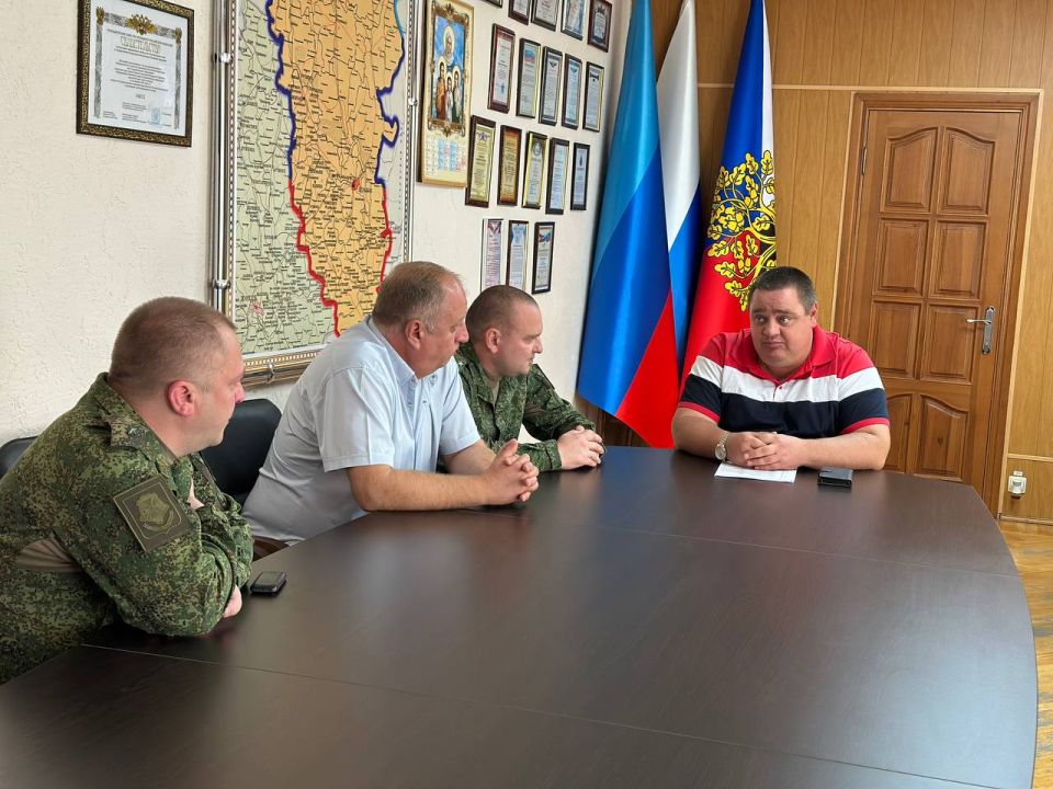 Глава городского округа город Ровеньки и работники военкомата обсудили вопросы предстоящего осеннего призыва